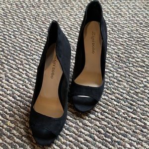 Zigi soho black Fabric Chantel Stiletto NWOT